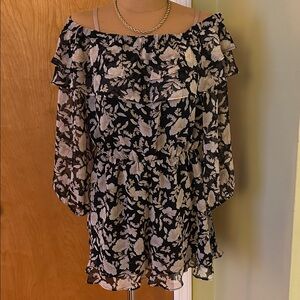 Express off shoulder romper size Medium